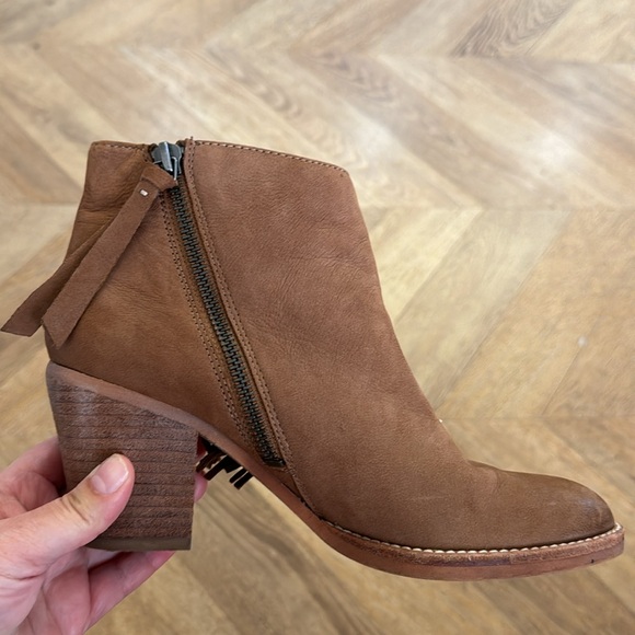 Dolce Vita size 6 ankle fringe booties - Picture 7 of 7